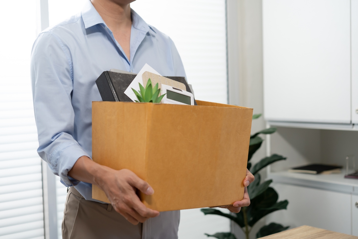 Funcionário é demitido após ir à praia de atestado